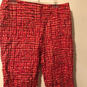 Capri female size 14 -pre-worn red & black by Que